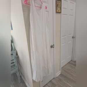 Halife white maxi dress lines sz Lg. Beautiful flowing soft nwot v back